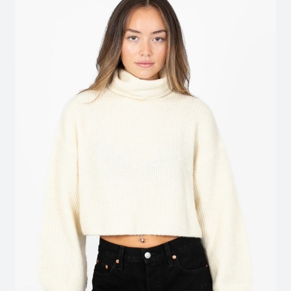 New Cream Ribbed Cropped Turtleneck Sweater Size Small